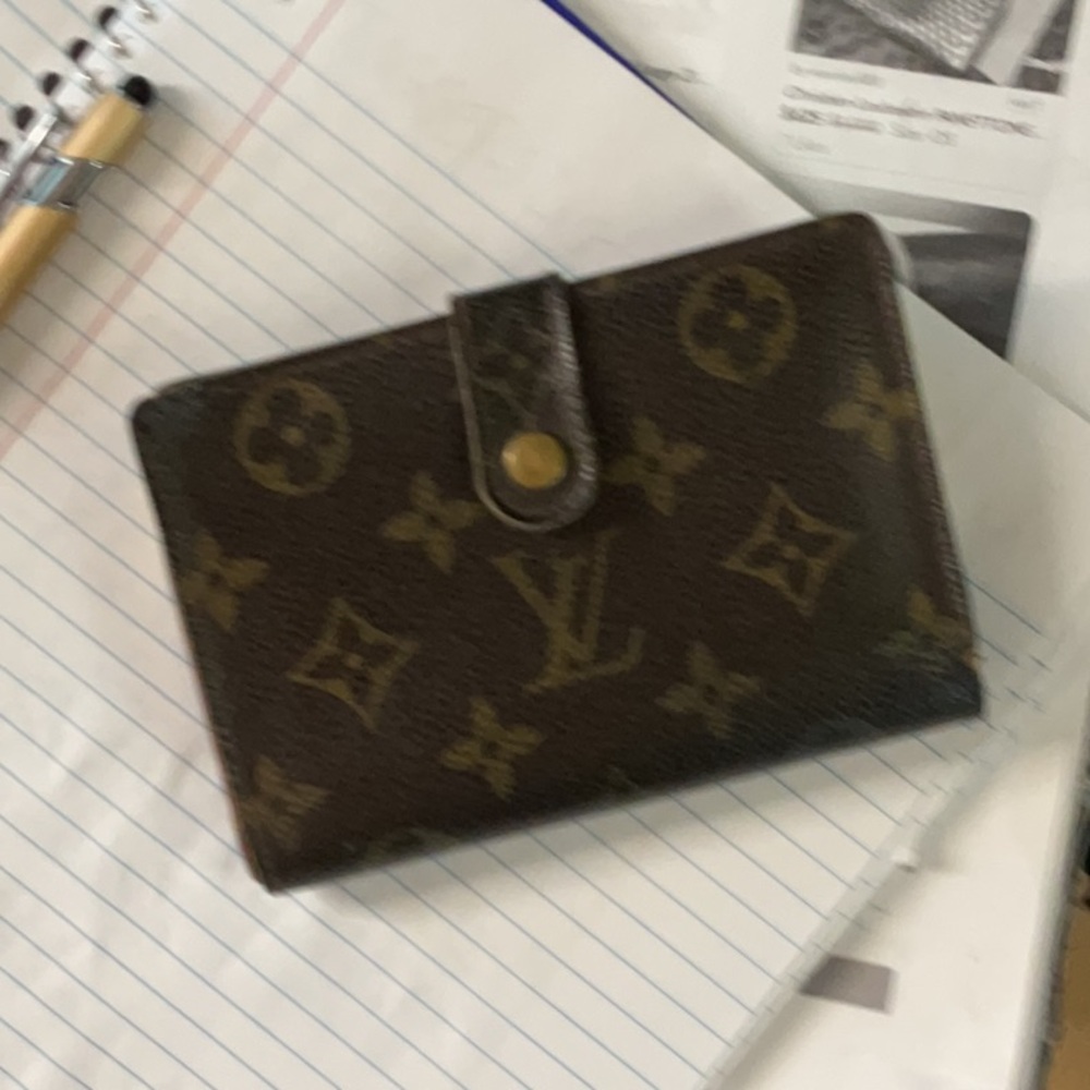 LV KISS LOCK